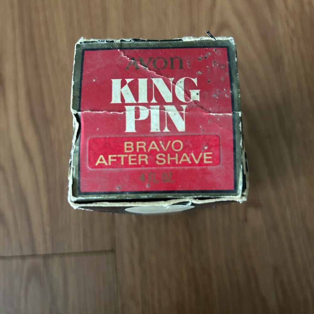 Avon King Pin Bravo After Shave - Red